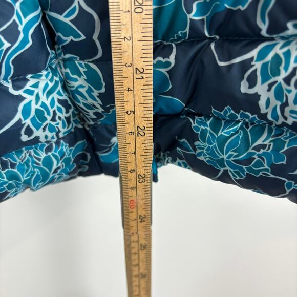 Lands’ End Packable Puffer Women’s S Blue Floral — Apres-Ski Vibes - Picture 9 of 10